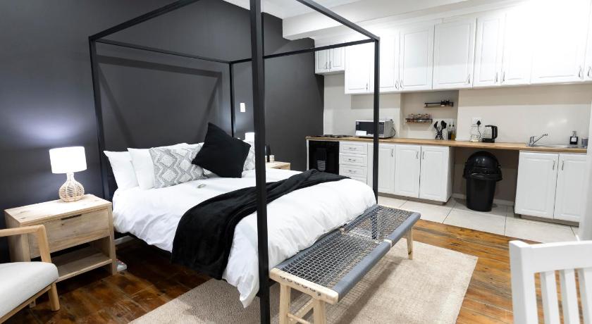 Hilton Avenue Retreat