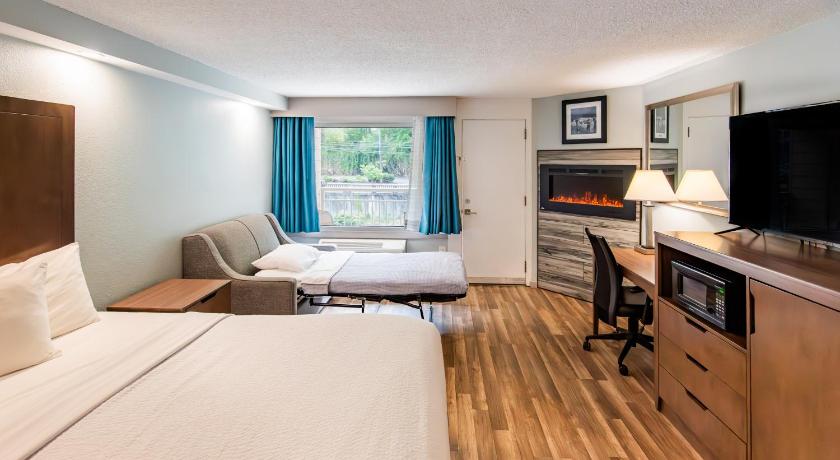 Image of King Deluxe Fireplace River Balcony 0