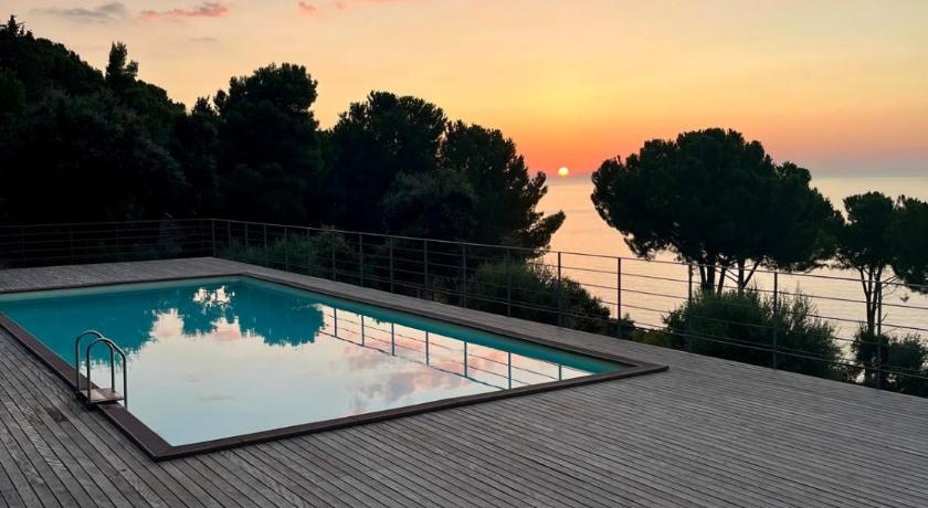 Pini, a Paradise Oasis