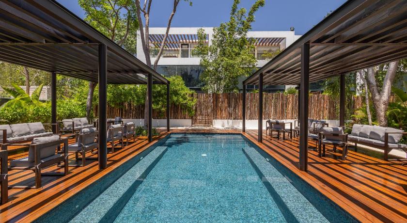 Exclusive 4BR Villa in Karanda with Pools and Paddle