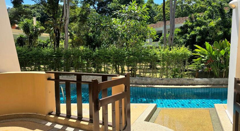 Hotel and Beach Bungalow at Lanta Resort - image 19