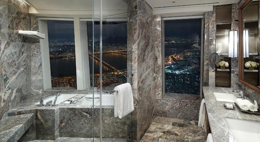 Image of Signiel Premier Twin Scenic Bath 3