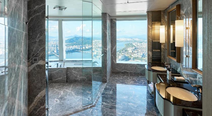 Image of Signiel Premier Twin Scenic Bath 2