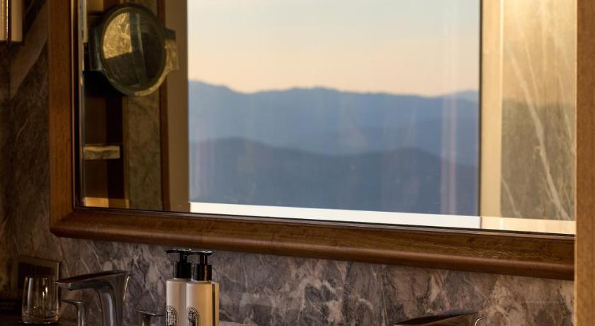 Image of Signiel Premier Double Scenic Bath 6