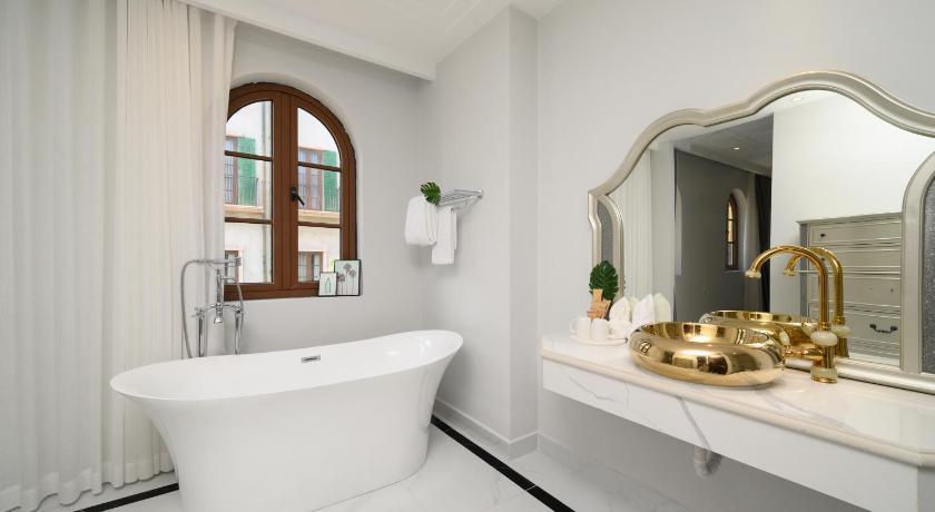 Phòng Deluxe Giường Đôi Có Bồn Tắm (Deluxe Double Room with Bath)