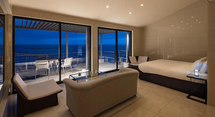 横須賀 L'Onde d'Azur Minamihayama 4つ星 宿泊施設 プール