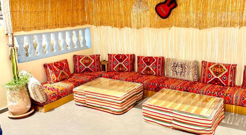 Waveside surf house