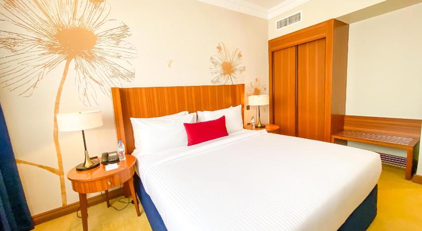 Image of Deluxe Family Suite 12