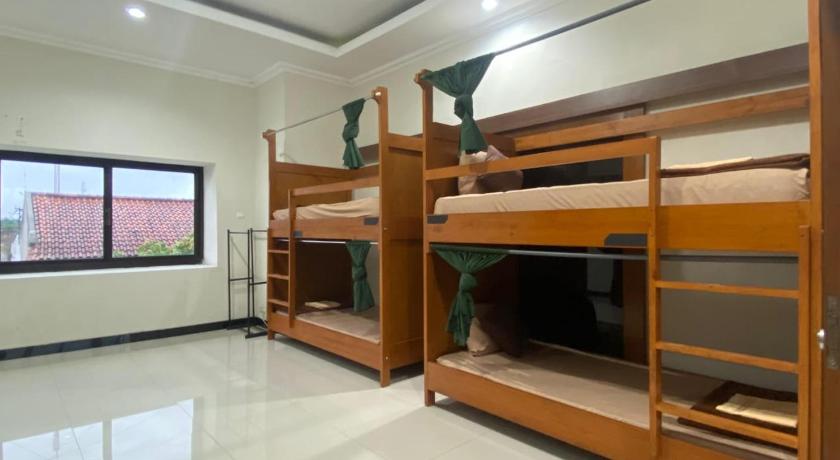 ZZZ Malang Hostel - image 2