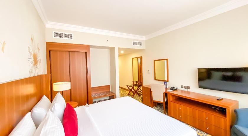 Image of Deluxe Family Suite 11