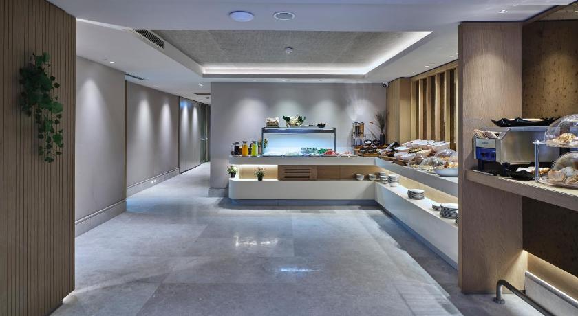 Four-G Hotel Premium - image 4