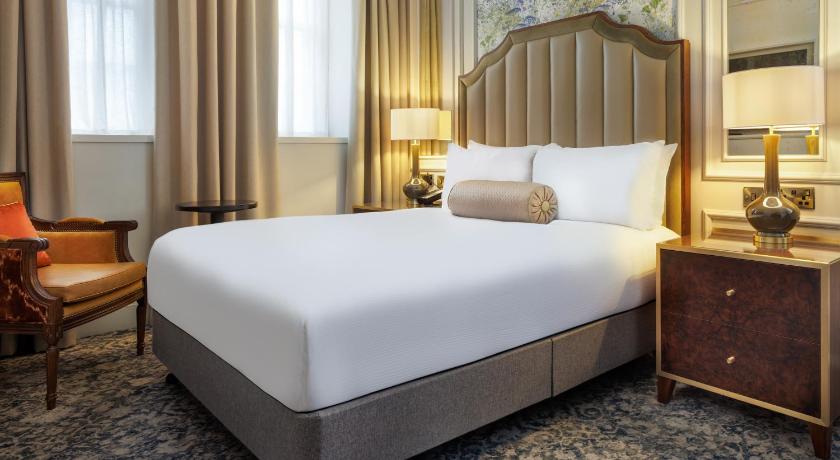 Image of QUEEN PREMIER ROOM WITH CASTLE VIEW 4