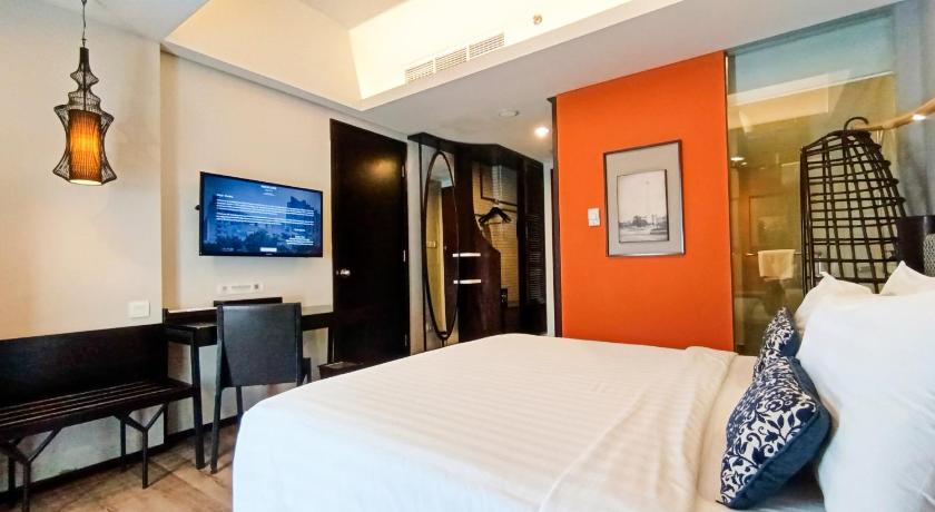 Image of Classic Superior Room, City View - 1 King Size Bed 3