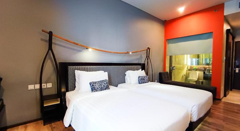 Image of Privilege Twin Room, City View - 2 single bed 7