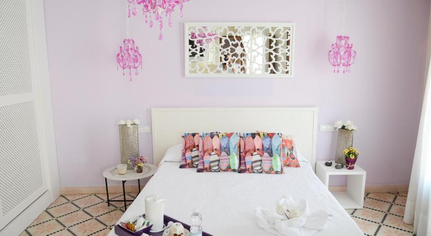 Image of Triple Room (2 Adults + 1 Child) 8