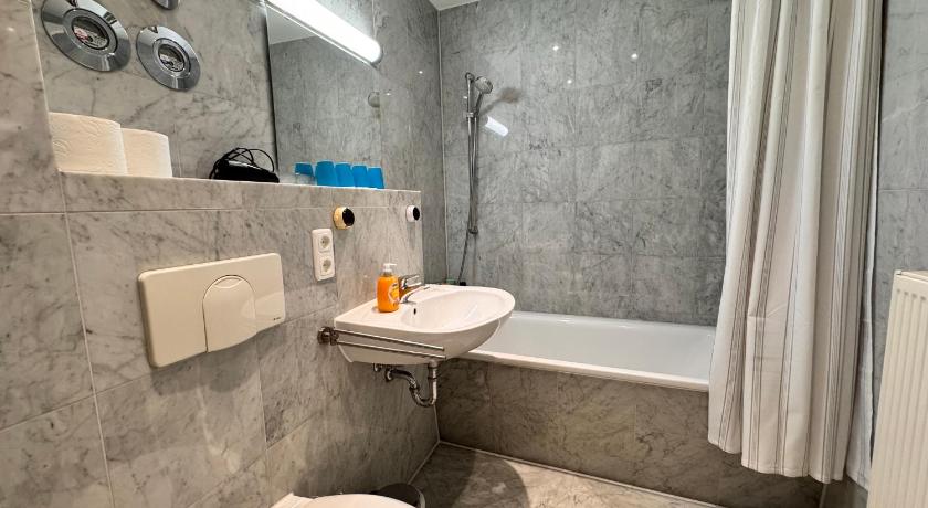 Image of One-Bedroom Apartment - Non-Smoking 2