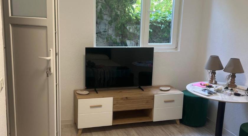 2 Mai Pensiunea AVAL 3-Star Hotel exterior