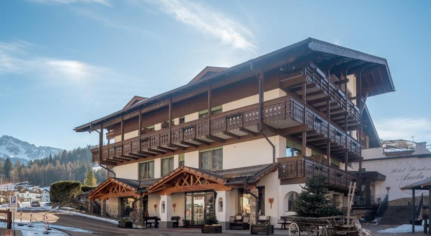 ポッツァ・ディ・ファッサ Residence Anda 4つ星 ホテル 外観