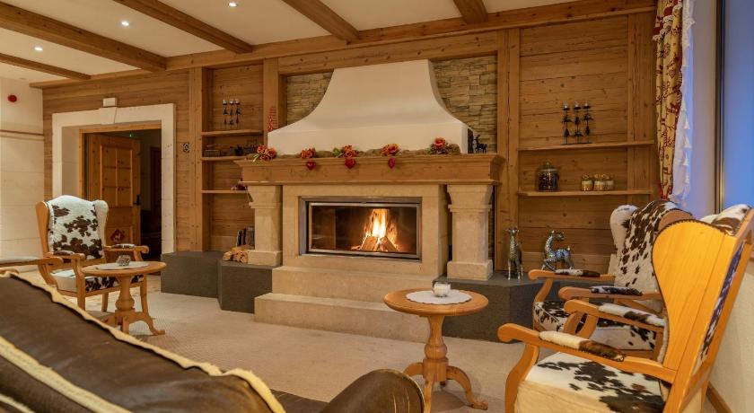 ポッツァ・ディ・ファッサ Residence Anda 4つ星 ホテル 外観