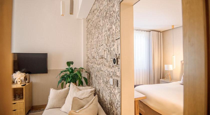 Image of Suite 7