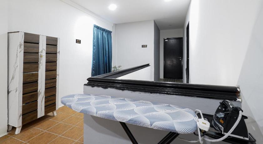 BOSS HOTEL - image 10