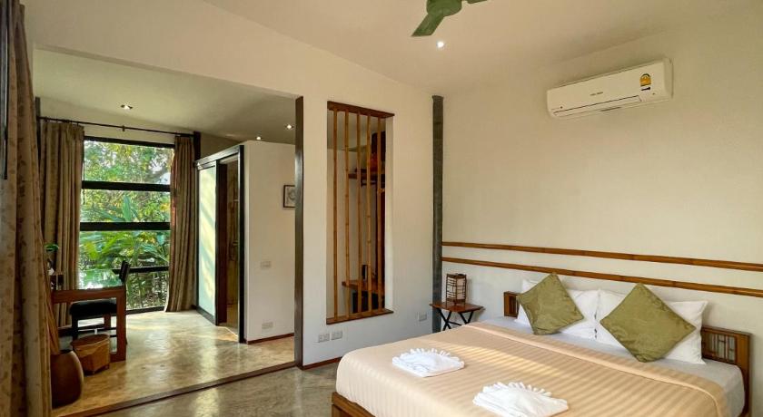 Image of Superior - King Size Bed 3