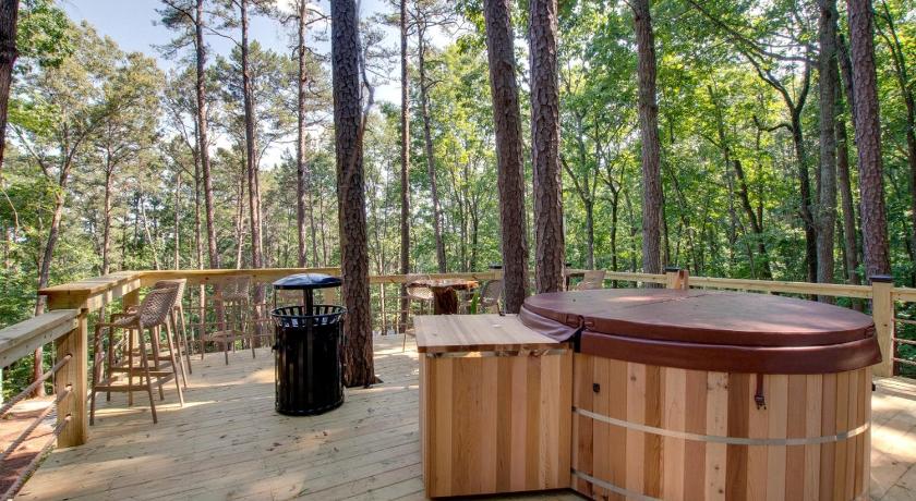 ガンターズビル (AL) Amazing Tented Cabin with Hot-tub in Scottsboro, Alabama 3つ星 宿泊施設 客室