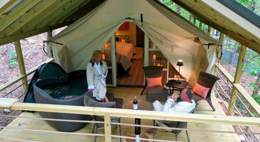ガンターズビル (AL) Gorgeous Tented Cabin and Sauna and Hot-tub in Scottsboro, Alabama 3つ星 宿泊施設 客室