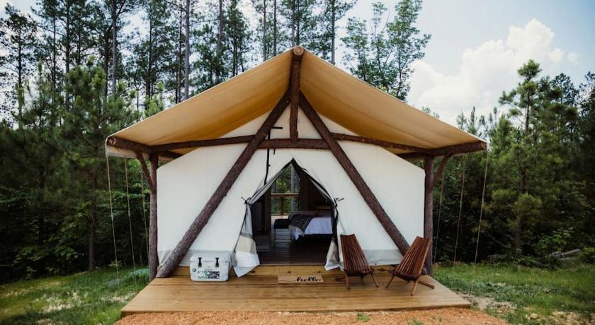 블루 스프링 (KY) Amazing Luxurious Safari Tent with Sauna and Bath in Kentucky 3성급 숙소 레스토랑
