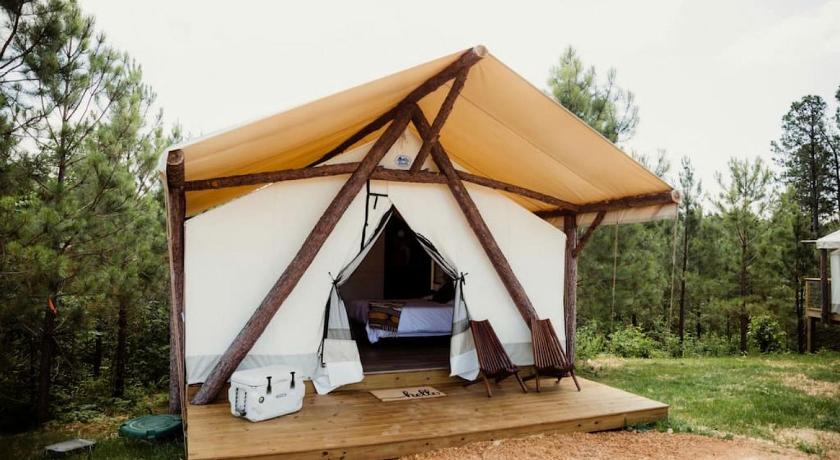 블루 스프링 (KY) Amazing Safari Tent with Sauna, Fire Pit and Hot-tub in Cadiz, Kentucky 3성급 숙소 로비