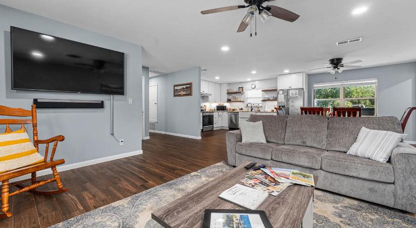 弗雷德里克斯堡 Walnut House - Close to Downtown Fire Pit 4星级 住宿 套房