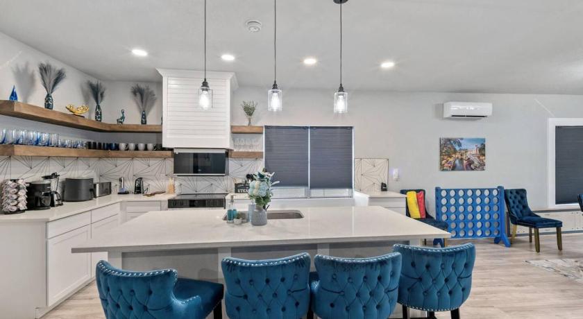 サンアントニオ Gorgeous 6BR Sleeps 18 w Hot Tub 4つ星 宿泊施設 レストラン