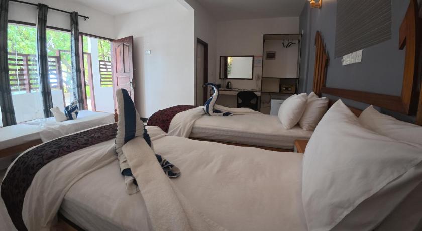 Image of Deluxe Family Room 8