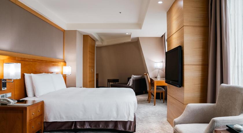 Image of Deluxe Bathtub Room 1