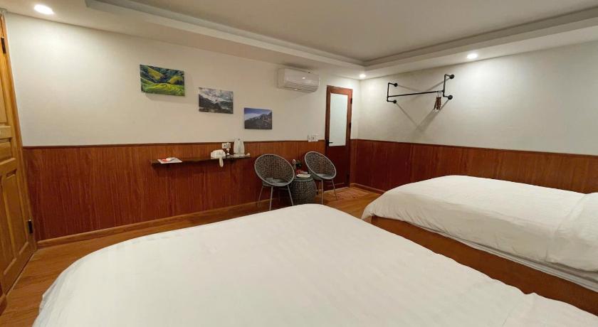 Image of Standard Double Room with Two Double Beds 8