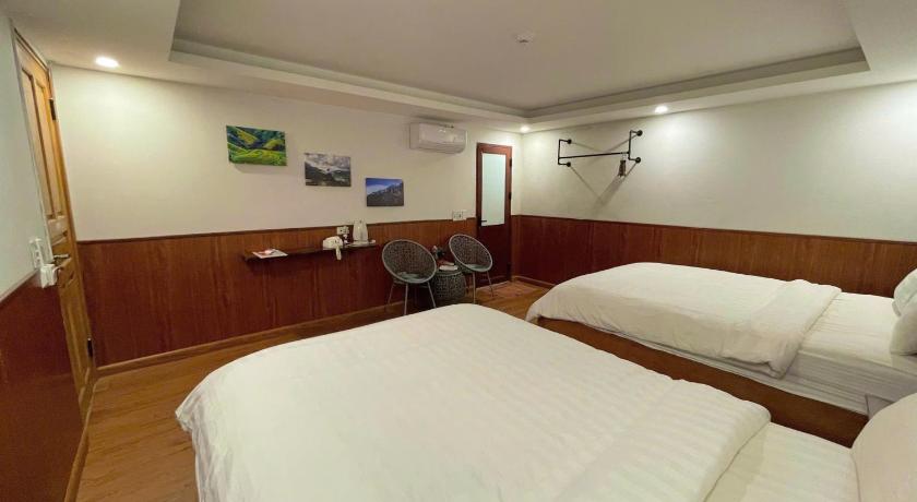 Image of Standard Double Room with Two Double Beds 7