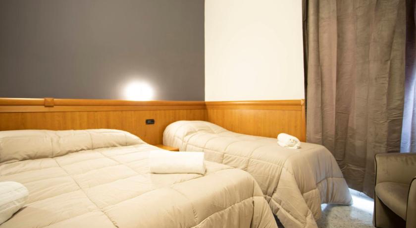 ローマ The Dream ホテル プール