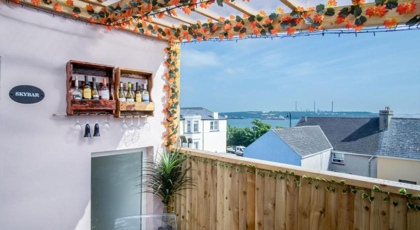 Skyfall - 2 Bedroom Apartment - Milford Haven