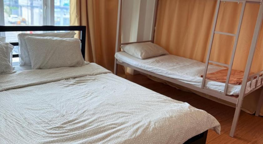 Image of Quadruple Room with Private Bathroom 3