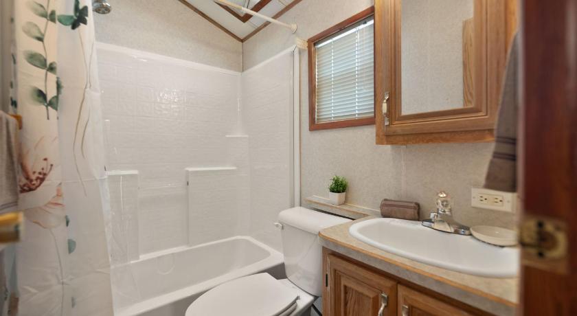 Slade Premium Cabin with Pasture Views & Private Hot Tub 3-Star Accommodation exterior