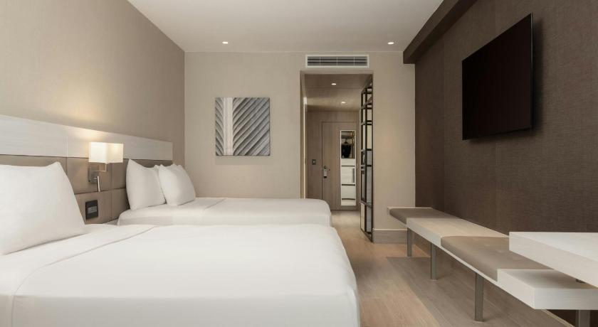 Image of Queen Room with City View 1