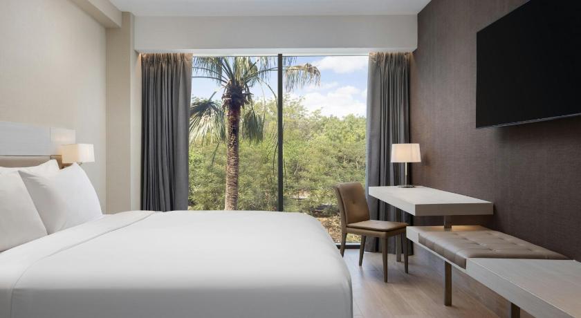 Image of King Room with Sofa Bed and City View 1