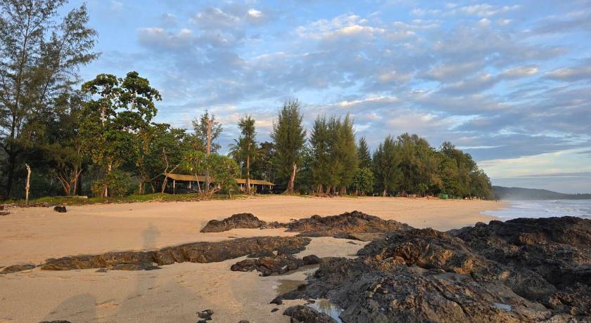 Hotel and Beach Bungalow at Lanta Resort - image 37