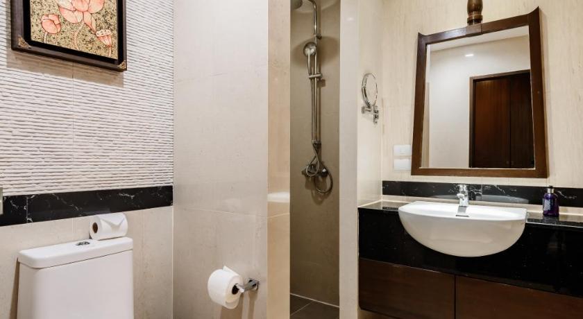 Image of Deluxe Pool Access King 12