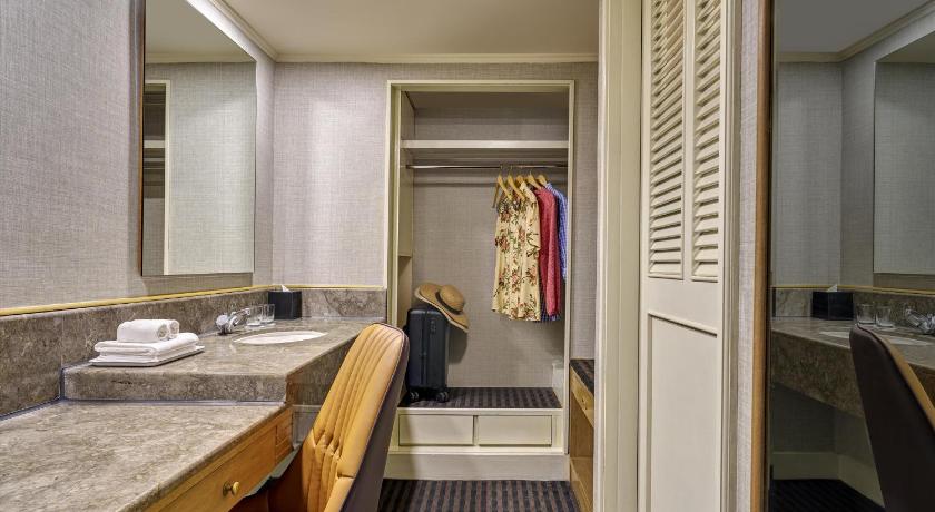 Image of Deluxe Suite Family 2