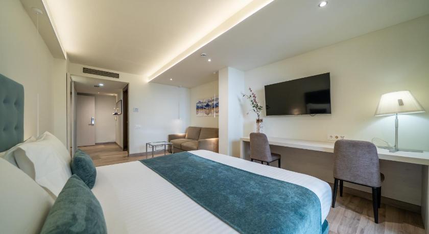 Image of Deluxe Double/Twin Room 15