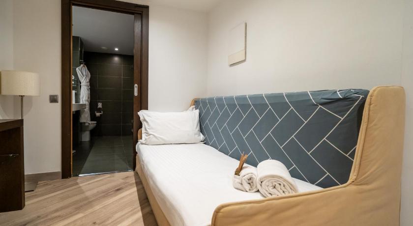 Image of Superior Twin Room 16