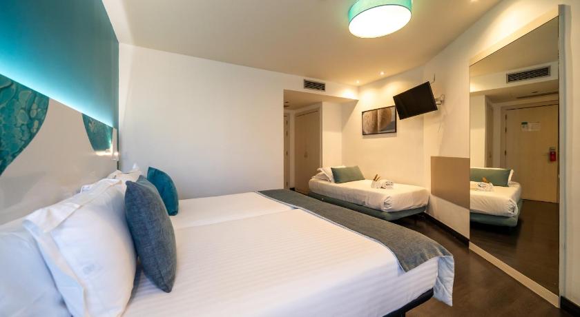 Image of Superior Twin Room 15