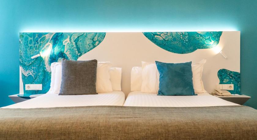 Image of Superior Twin Room 13