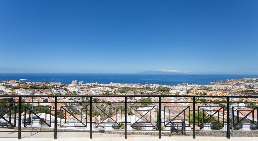 Villa La Tagora with Private Pool — Hotel in Tenerife